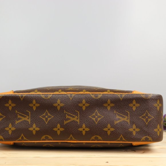 Louis Vuitton Trocadero 30 Monogram - Picture 6 of 16